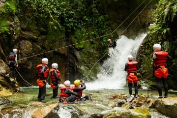 Une sortie canyoning en Ariège pour un EVG/EVJF